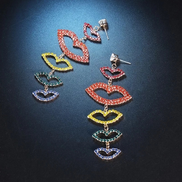 ⭕IN STOCK⭕5 ⭐ Multicolored Lips Crystal Earrings - Picture 4 of 5